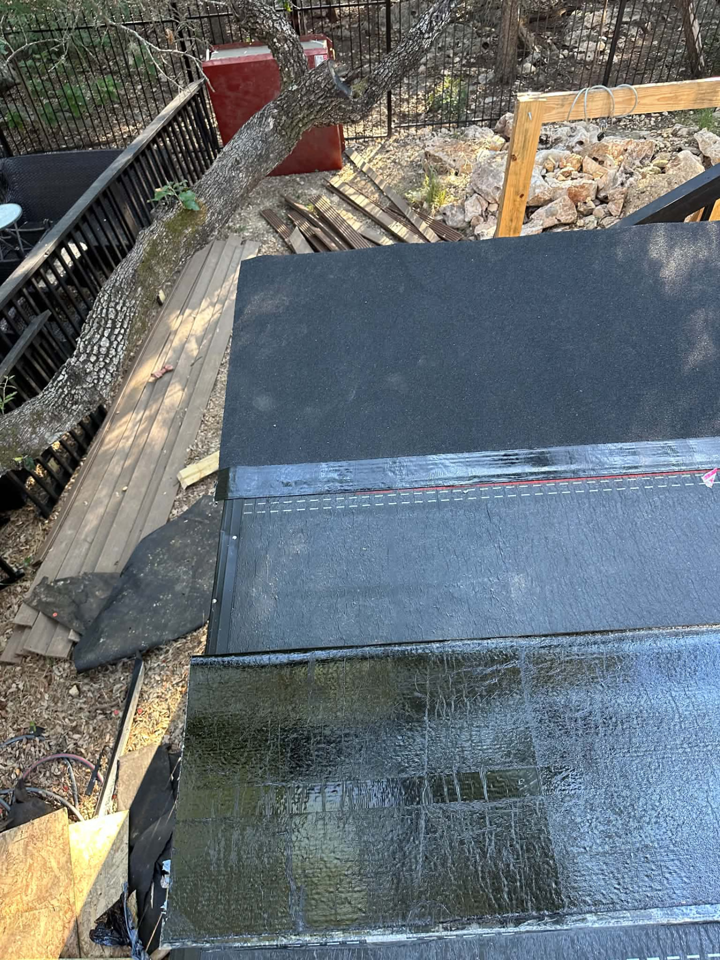 Overlapping rolled roofing sheets during installation